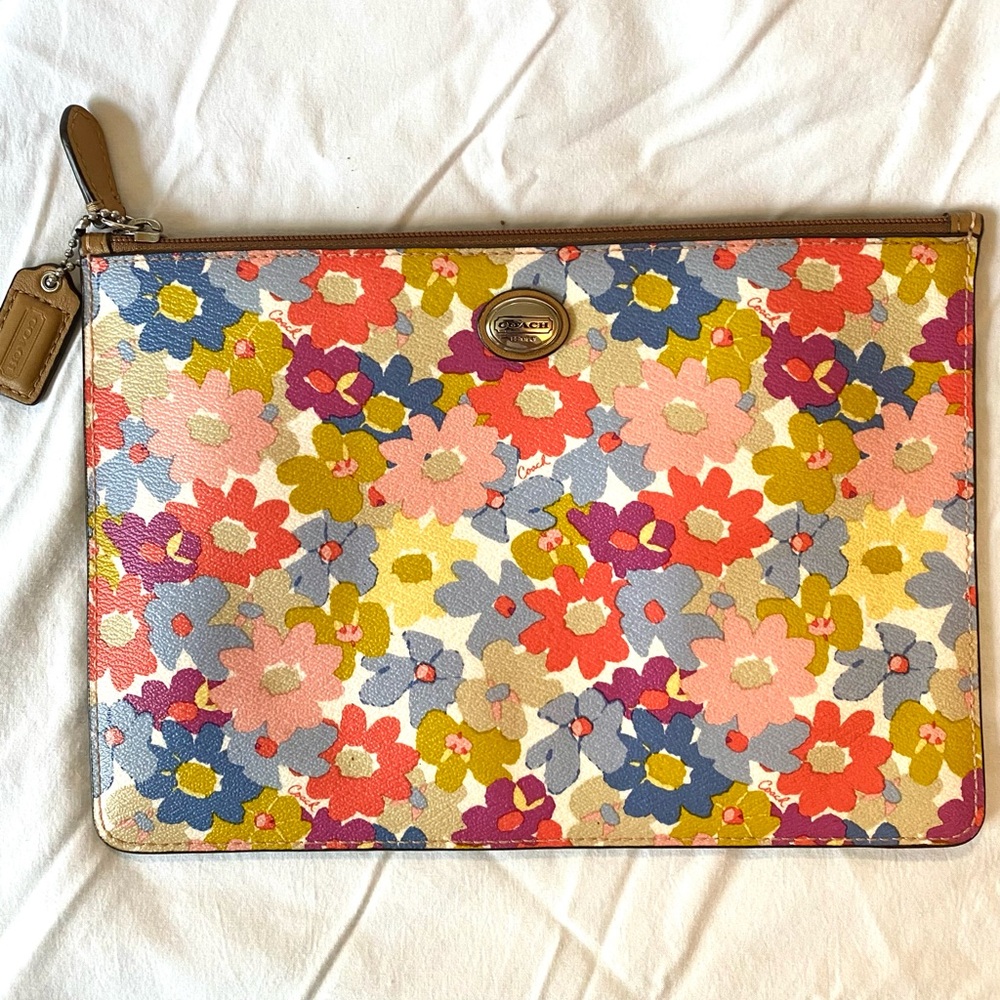 Coach Floral Clutch - Multicolor